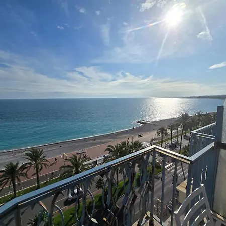 With Sea View דירה