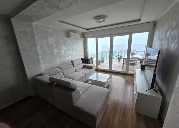 With Sea View דירה *